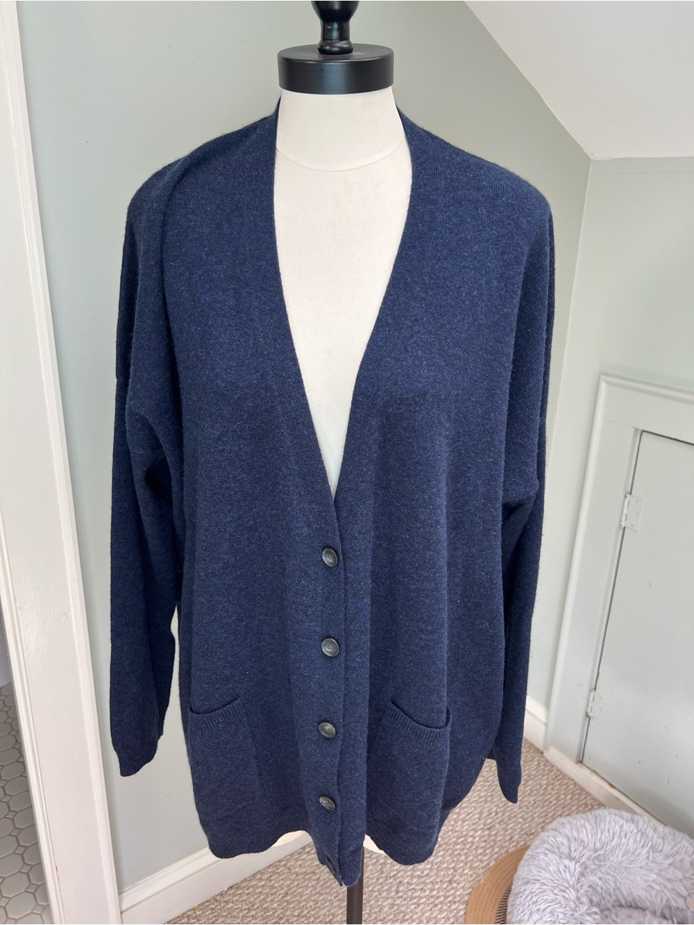 Theory 100% Cashmere Navy V-Neck Button Cardigan Oversized LG Preppy Soft - Picture 2 of 8
